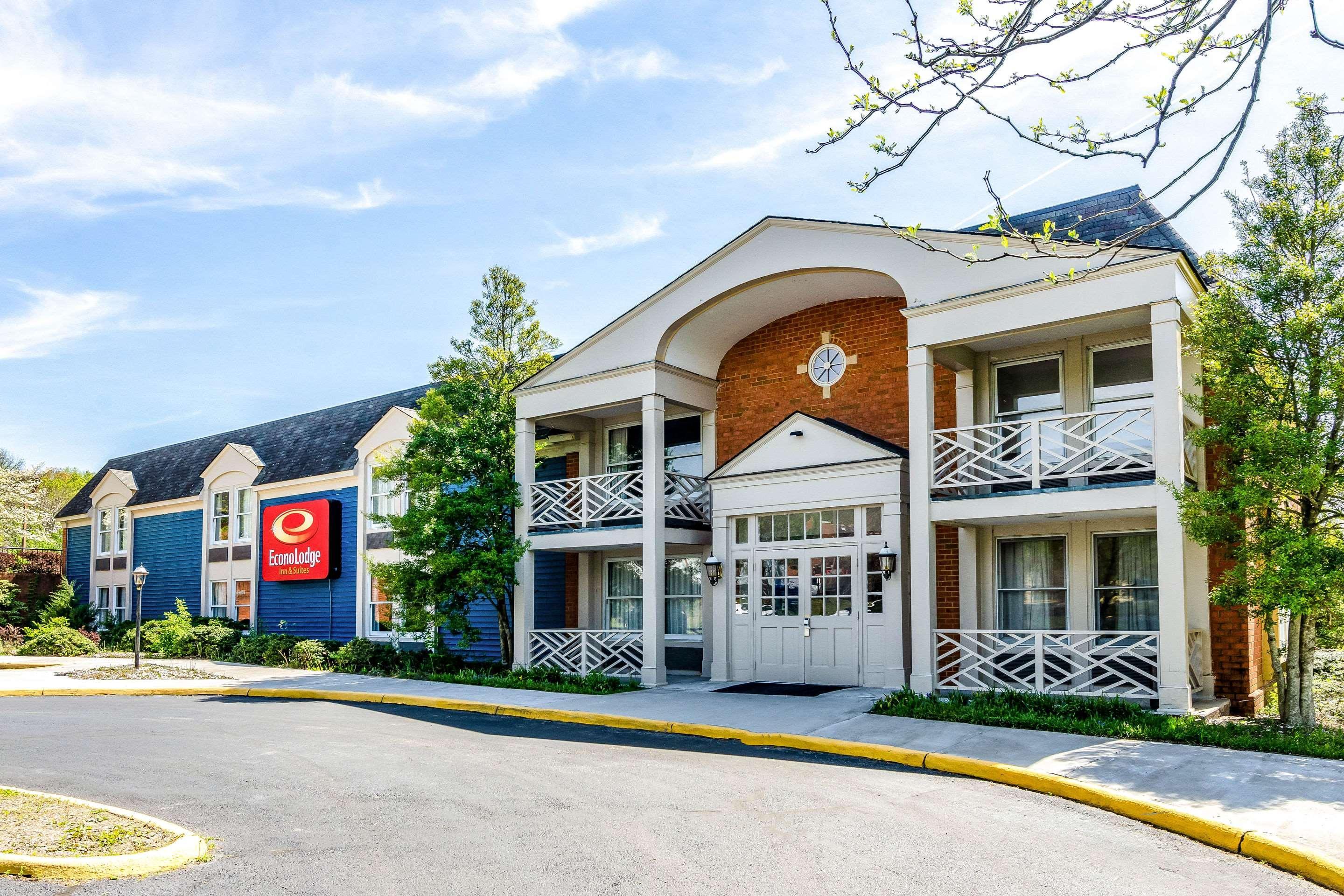 Econo Lodge Inn & Suites Radford-Blacksburg Area Exterior photo